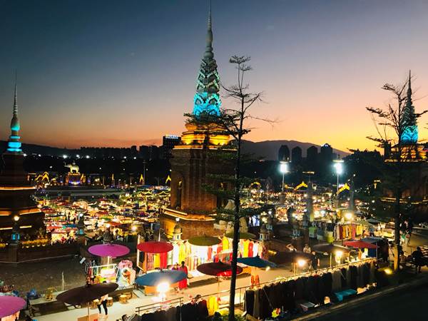 ถนนคนเดิน เมืองใหม่เกล้าจอม 
